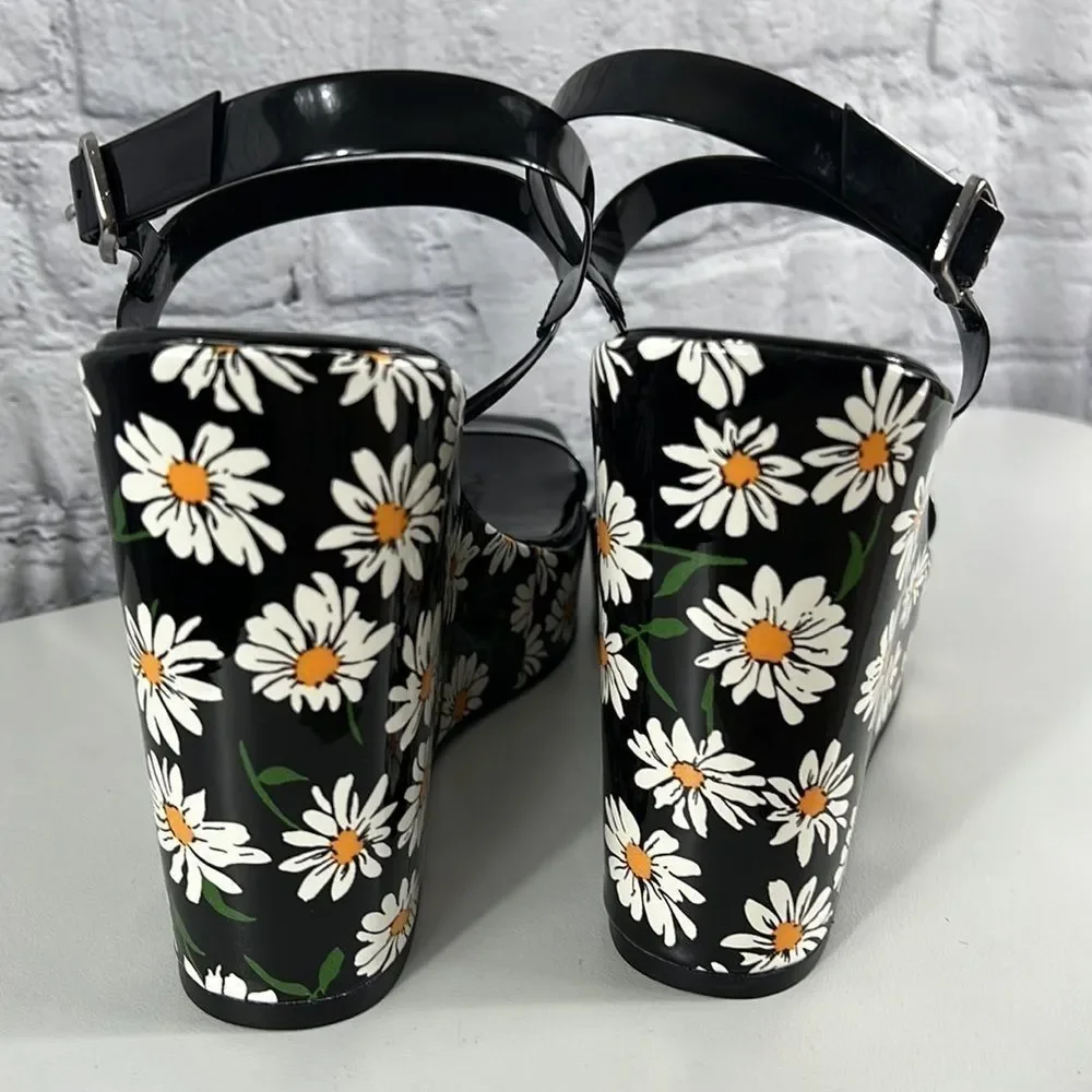 Betsey Johnson Black Patent Daisy Print Wedge Sandals - Picture 8 of 9